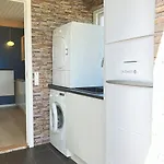 Apartman Five-bedroom House Located In