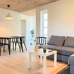 Five-bedroom House Located In Apartman *