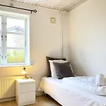 Apartman Five-bedroom House Located In
