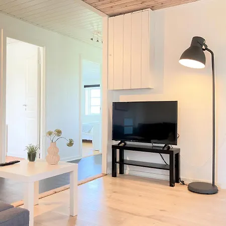 Five-bedroom House Located In Lägenhet