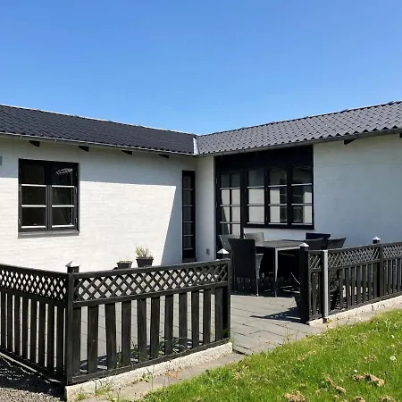 Apartament Five-bedroom Located In Børkop